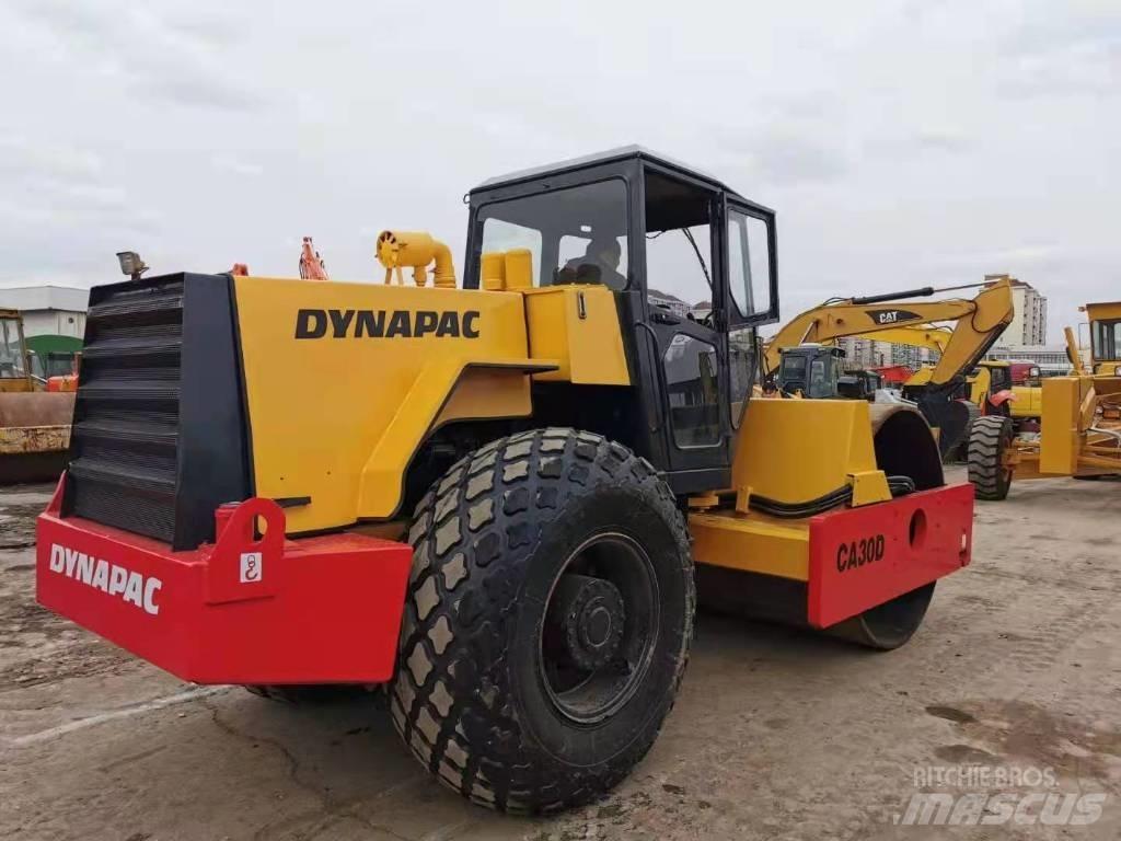Dynapac CA 30 D مداحل أحادية الأسطوانة