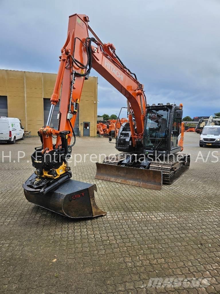 Hitachi ZX 135 US-7 حفارات زحافة