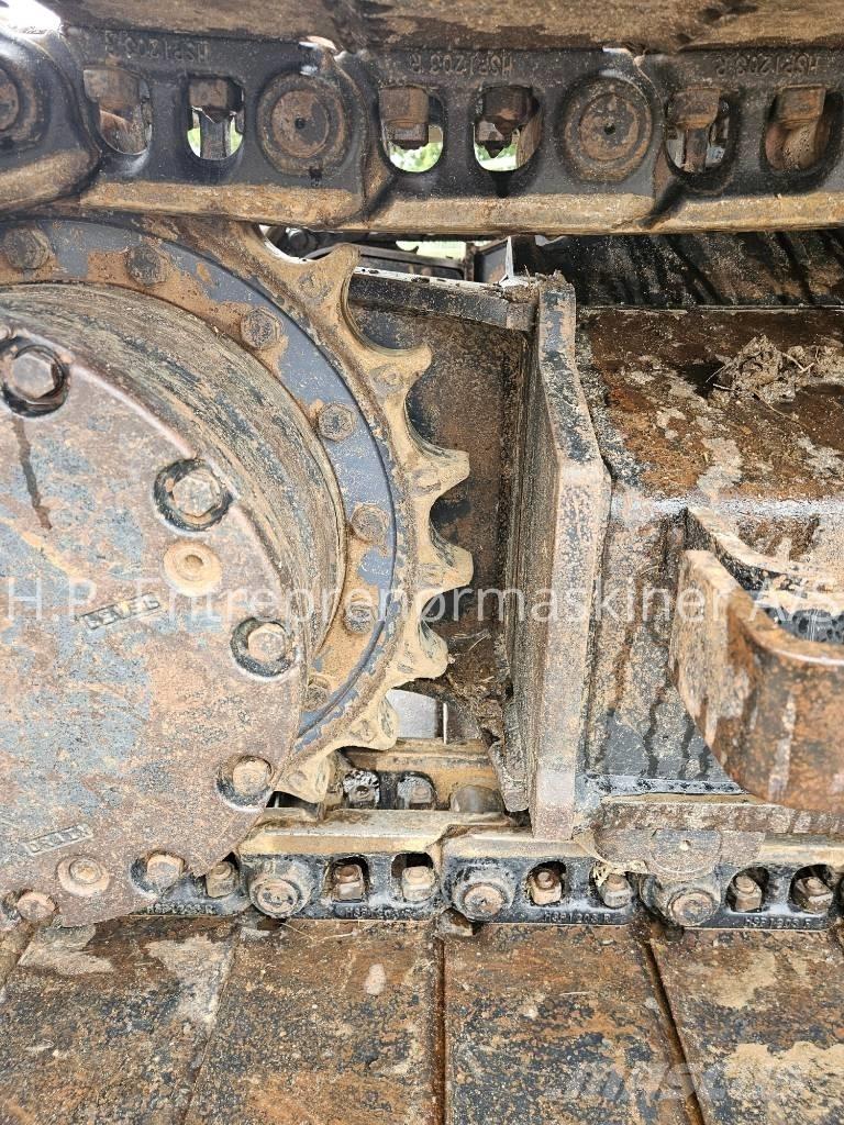 Hitachi ZX 135 US-7 حفارات زحافة