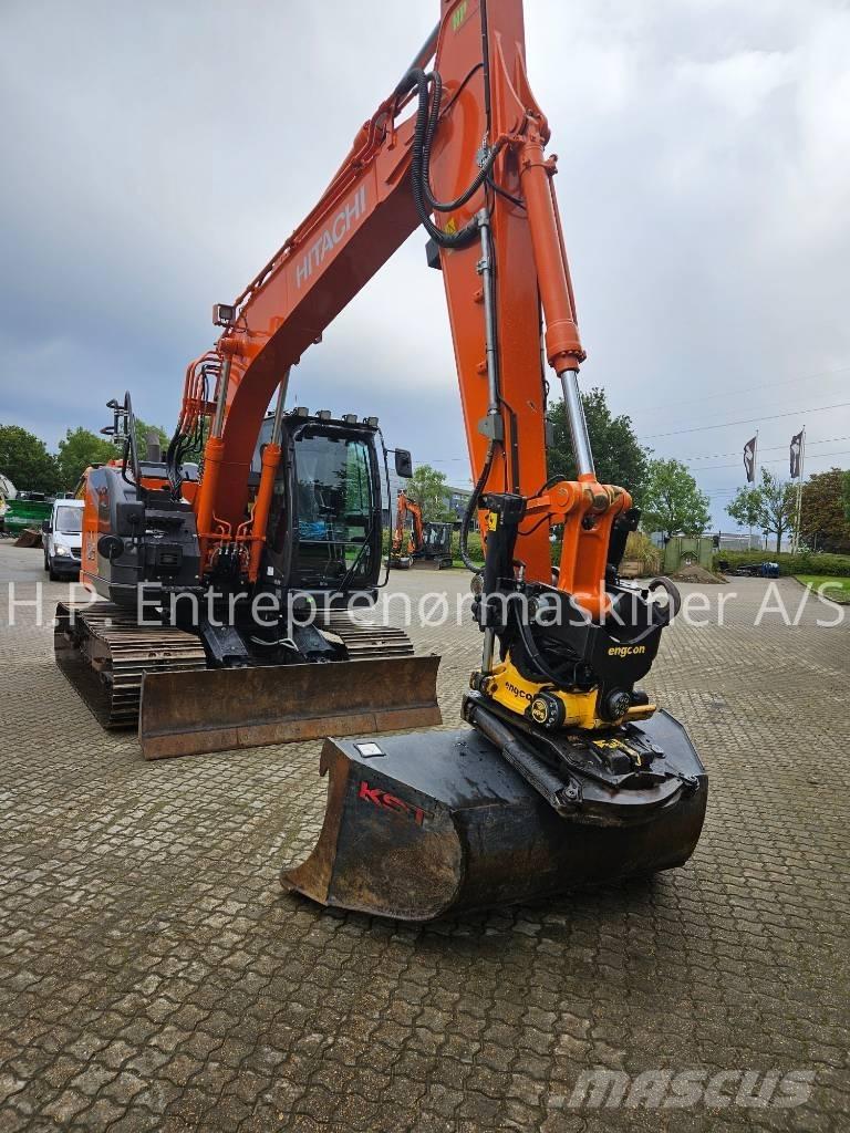 Hitachi ZX 135 US-7 حفارات زحافة