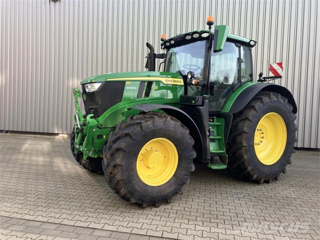 John Deere 6R 215 الجرارات