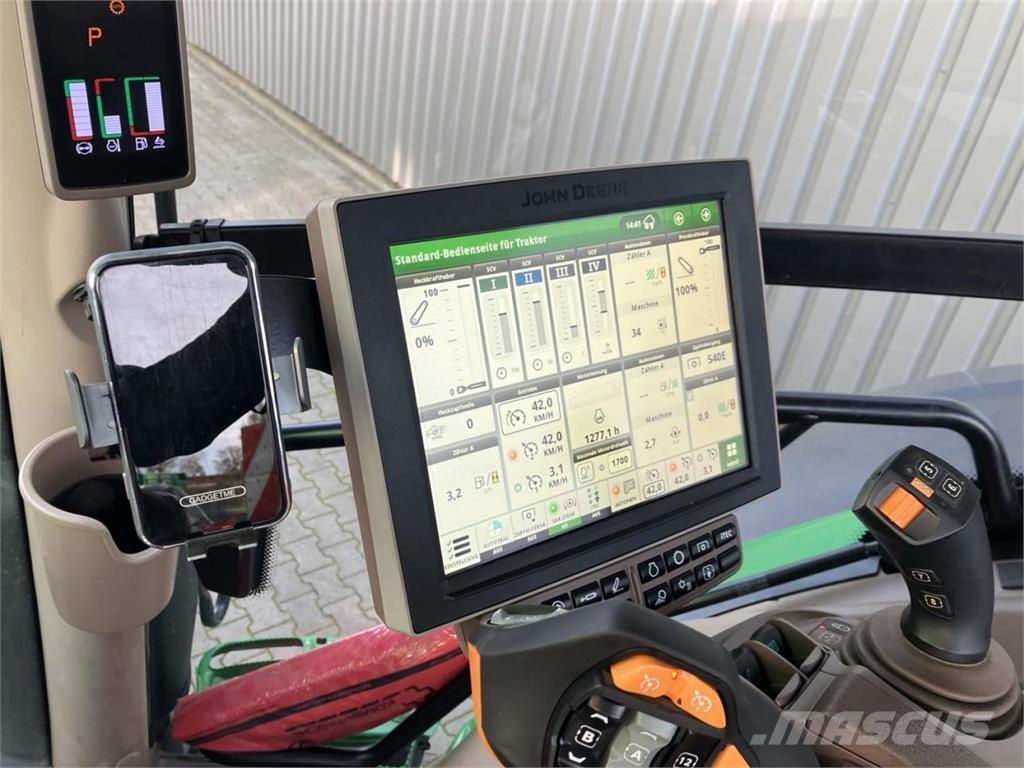 John Deere 6R 215 الجرارات