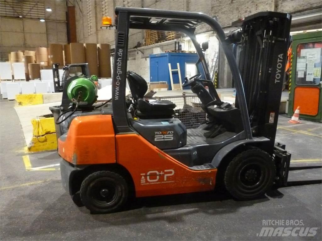 Toyota 02-8FGF25 شاحنات LPG