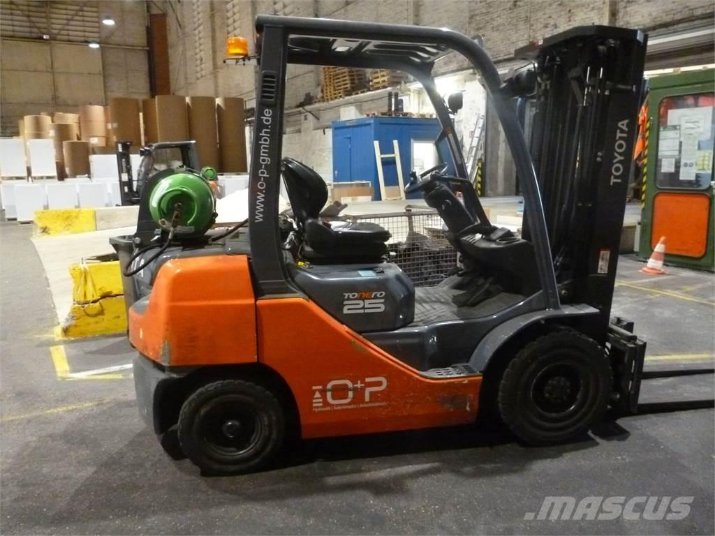 Toyota 02-8FGF25 شاحنات LPG