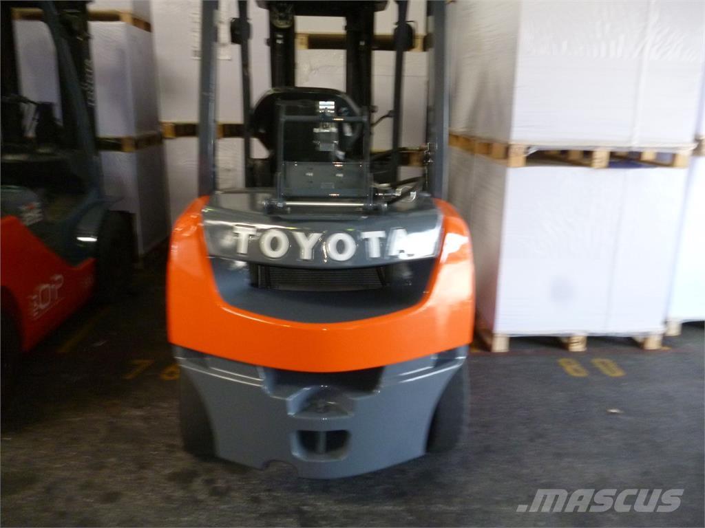 Toyota 02-8FGF25 شاحنات LPG