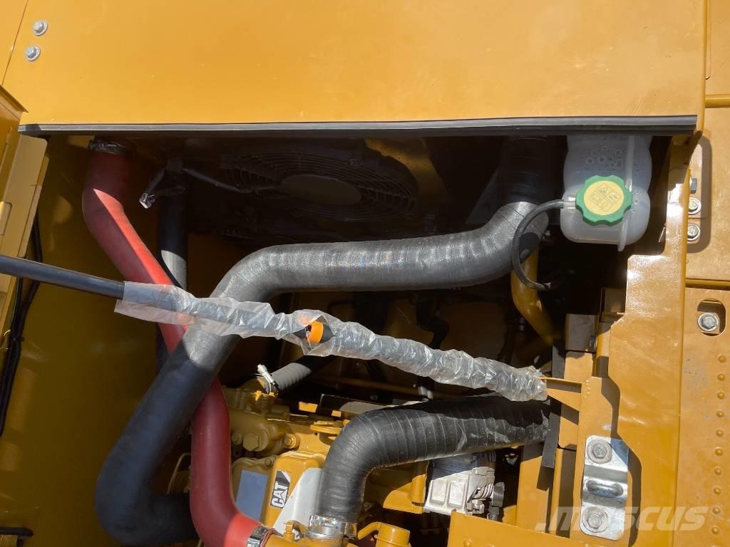 CAT 320 GC حفارات زحافة