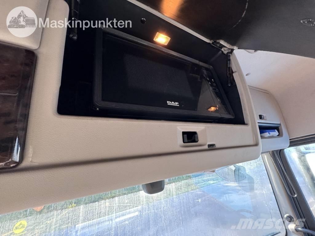 DAF FAS XF530Z شاحنات ذات هيكل صندوقي