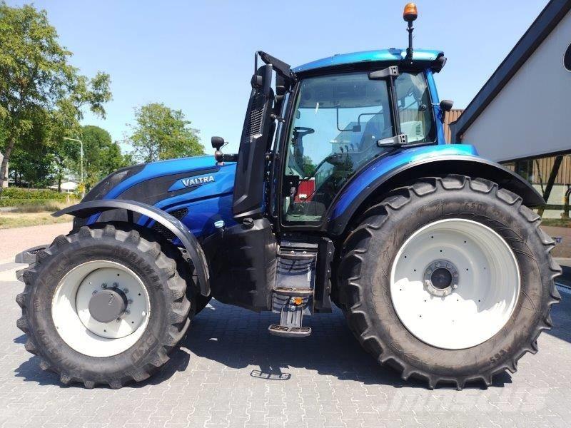 Valtra T194 A الجرارات