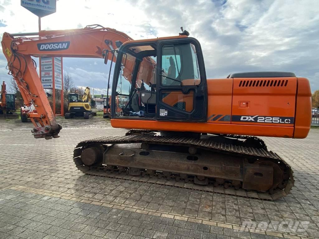 Doosan DX 225 LC حفارات زحافة