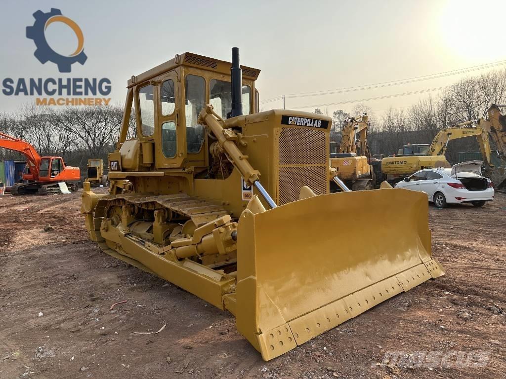 CAT D 7 G بلدوزرات مجنزرة