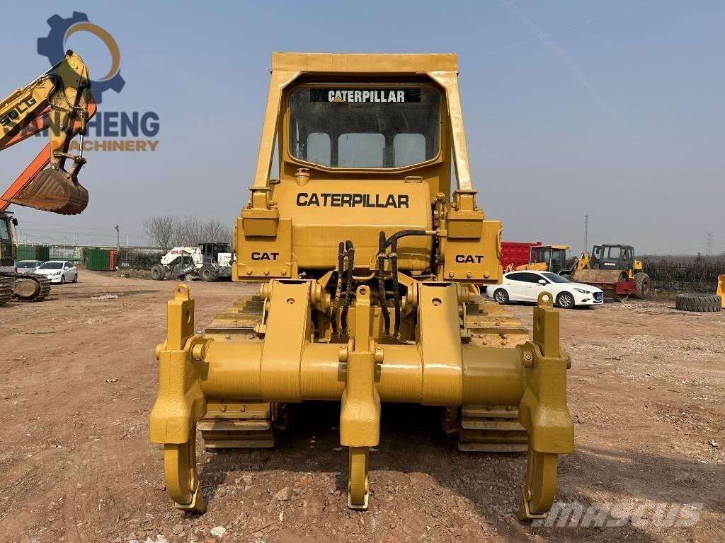 CAT D 7 G بلدوزرات مجنزرة