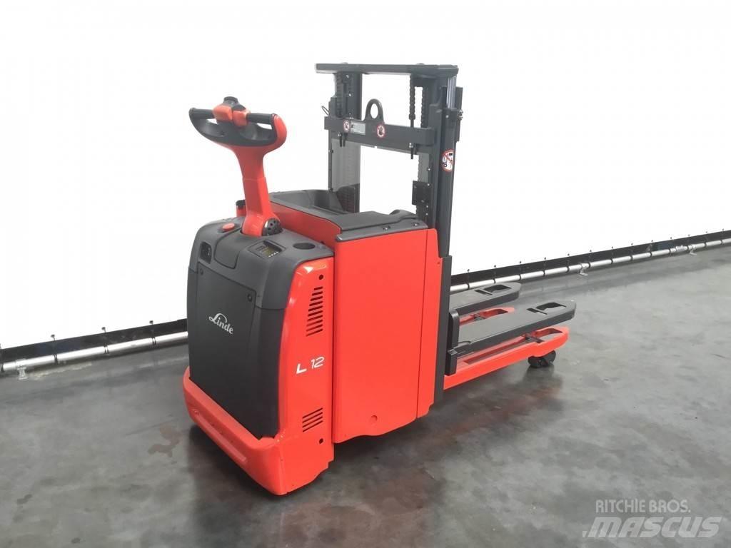 Linde L 12 L معدات التكديس الجوالة