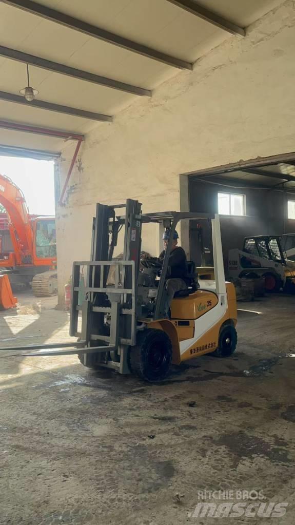 TCM FD 25 شاحنات الديزل