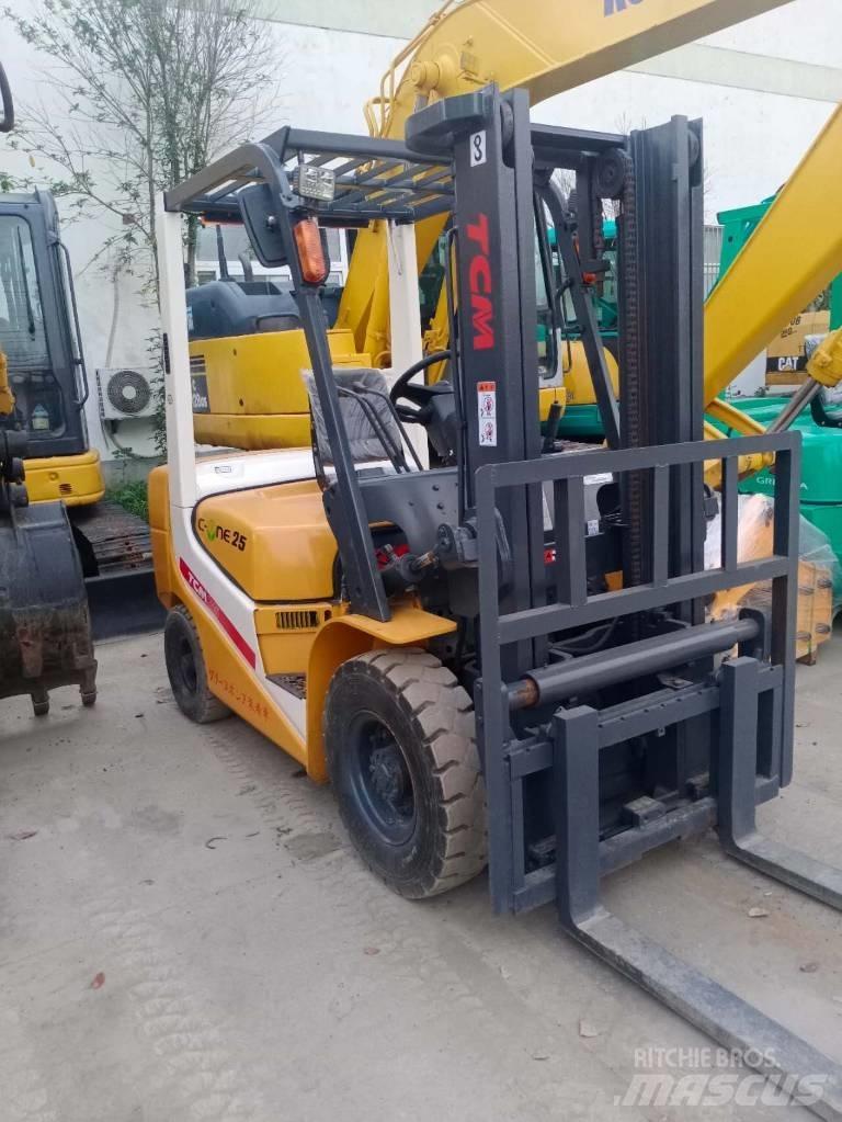 TCM FD 25 شاحنات الديزل