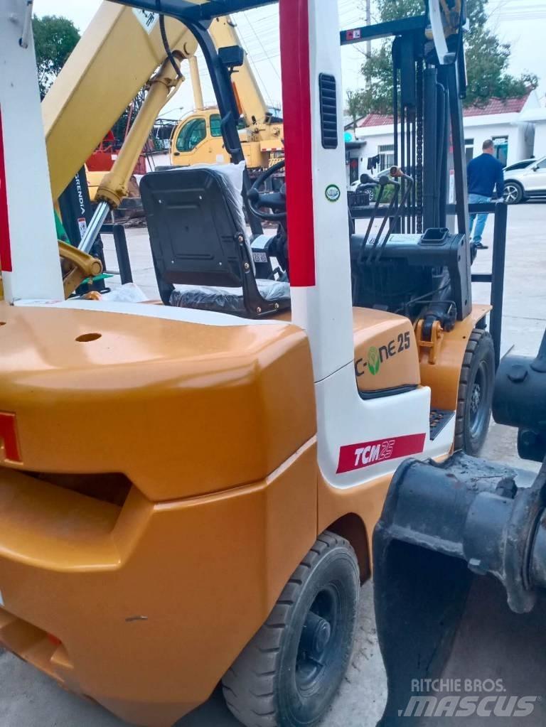 TCM FD 25 شاحنات الديزل