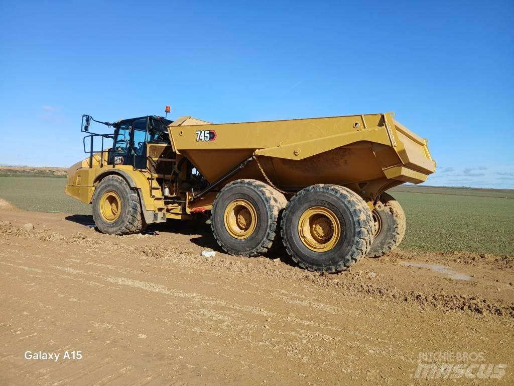 CAT 745 ساحبات مفصلية