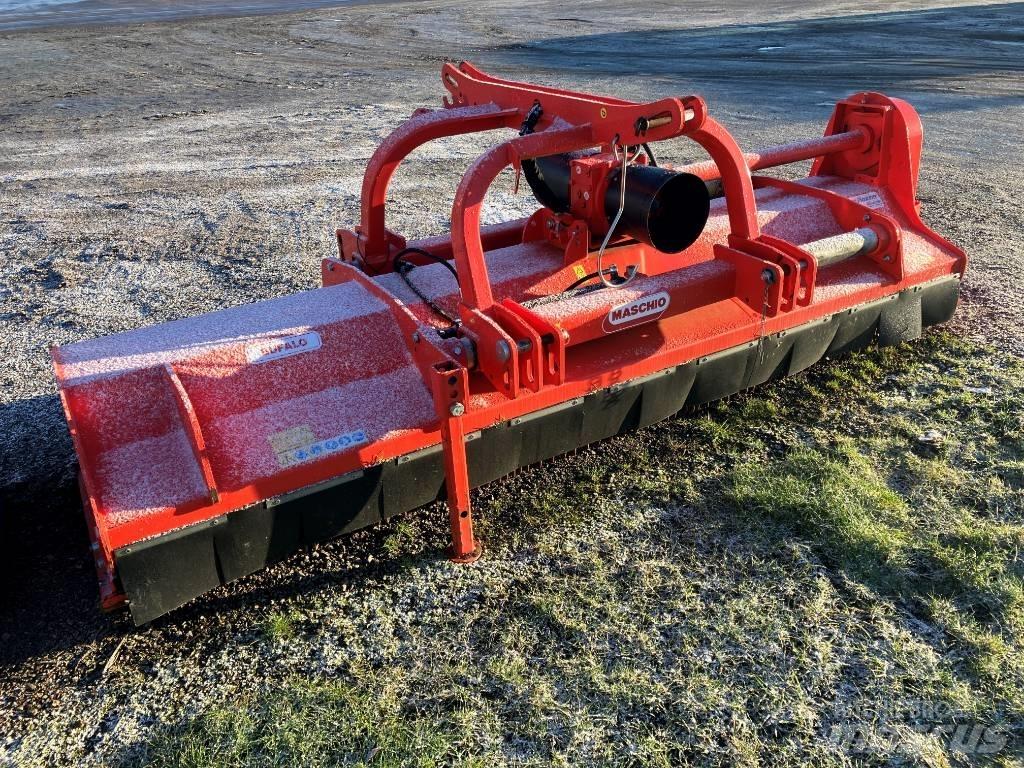 Maschio bufalo 300 جزازات وأغطية المراعي