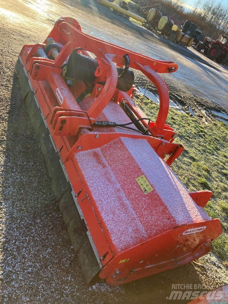 Maschio bufalo 300 جزازات وأغطية المراعي