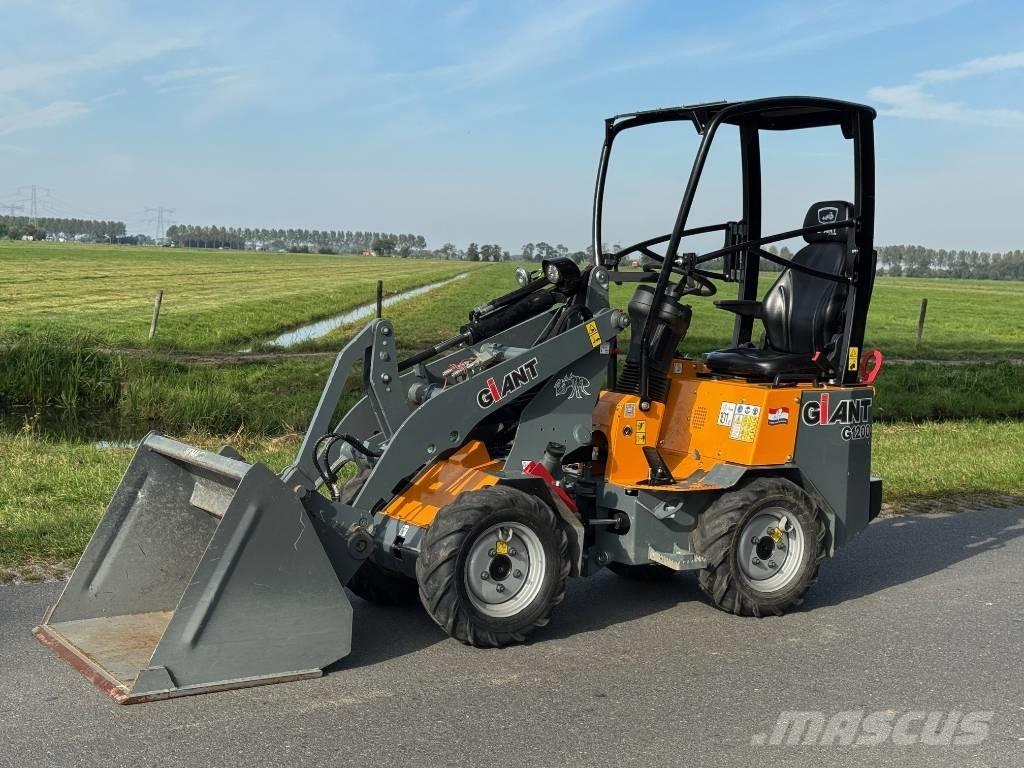 GiANT G 1200 لوادر بعجل