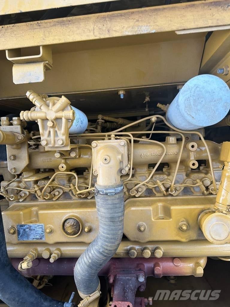 CAT 320C حفارات زحافة