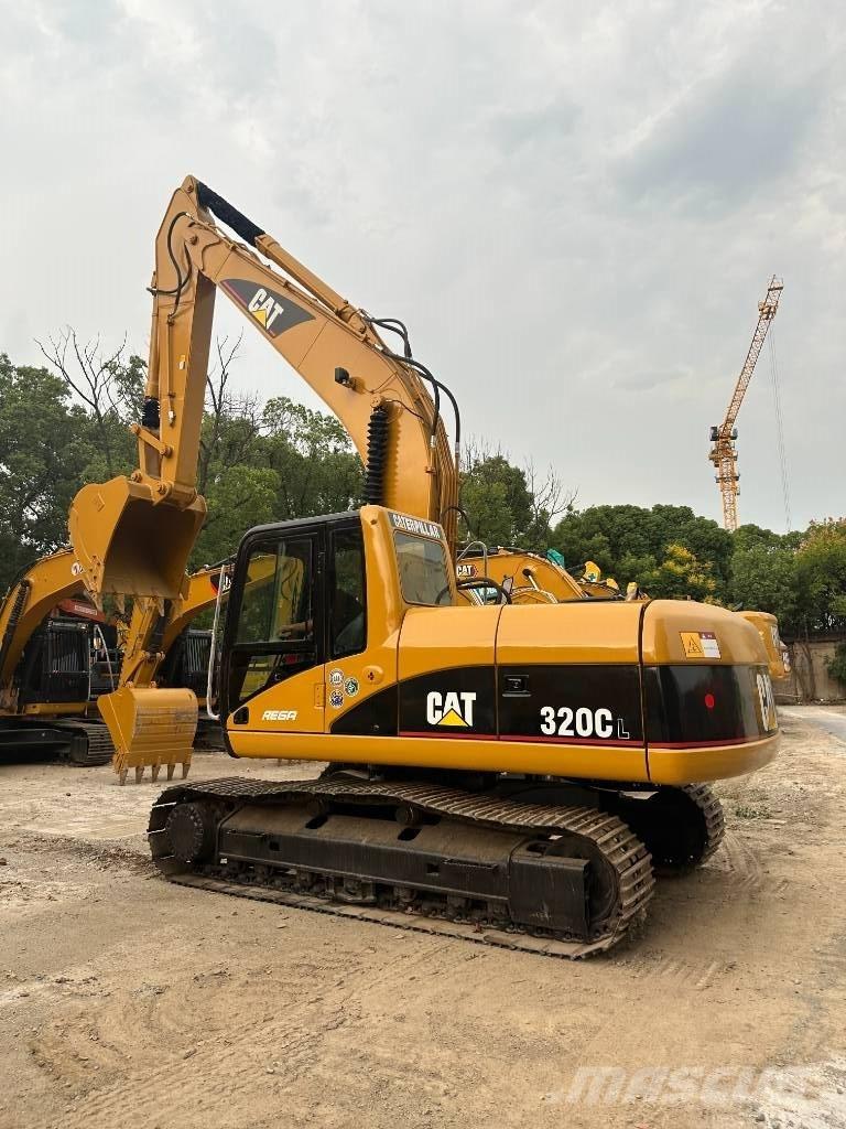 CAT 320C حفارات زحافة