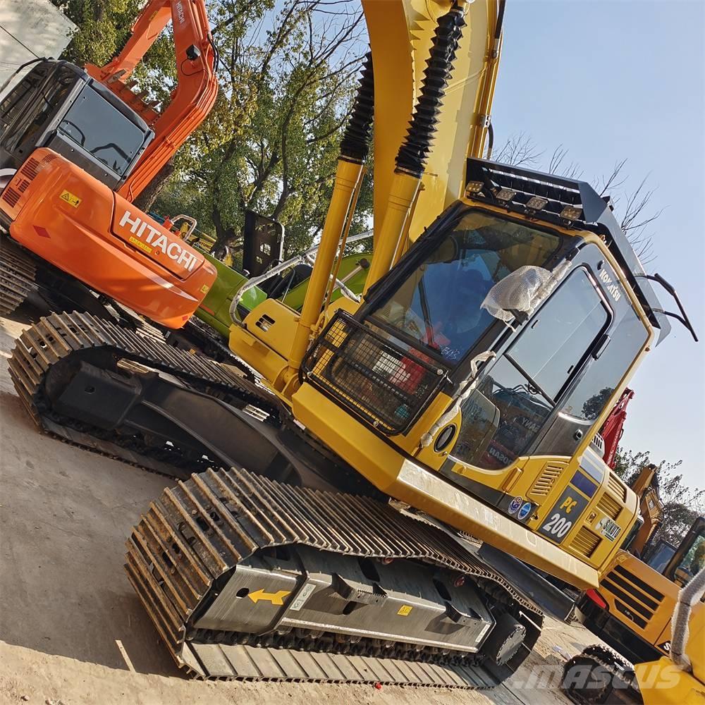 Komatsu PC200-8 حفارات زحافة