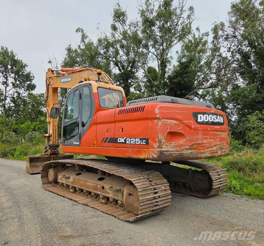 Doosan DX 225 LC حفارات زحافة