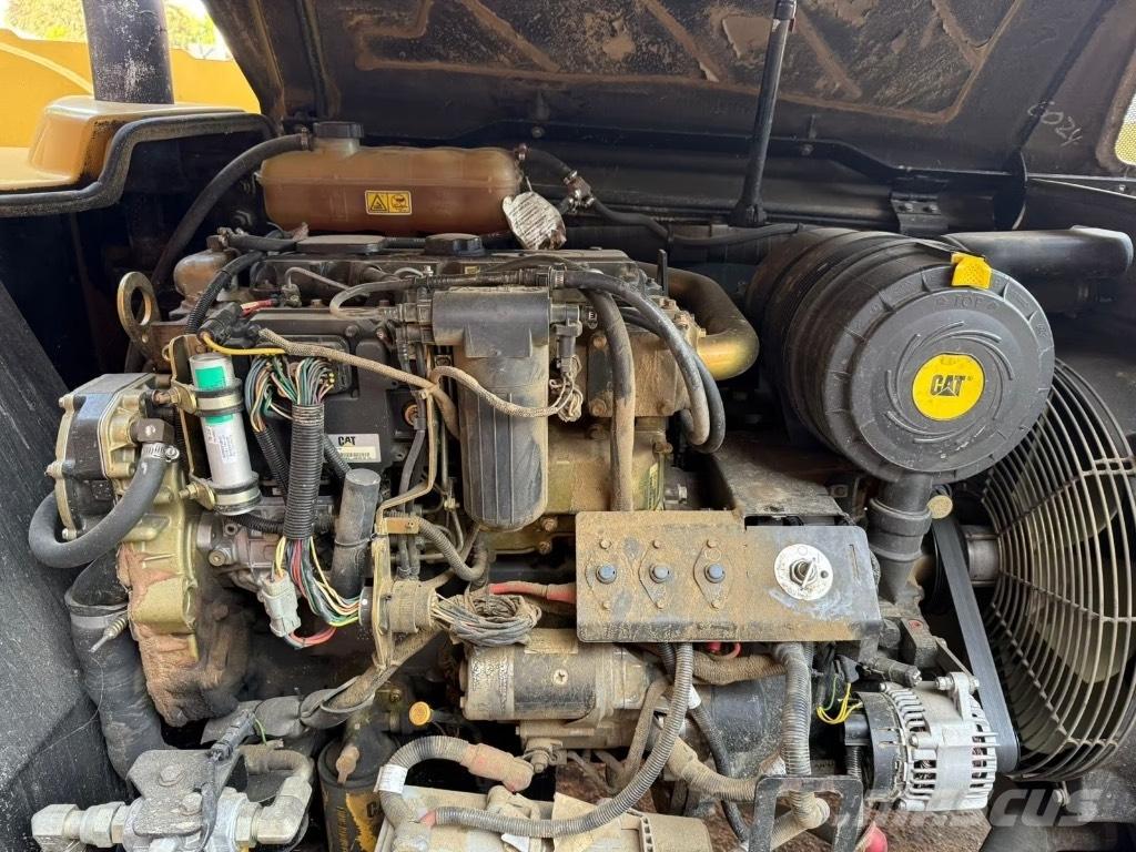 CAT TH 330 B مناولات متداخلة