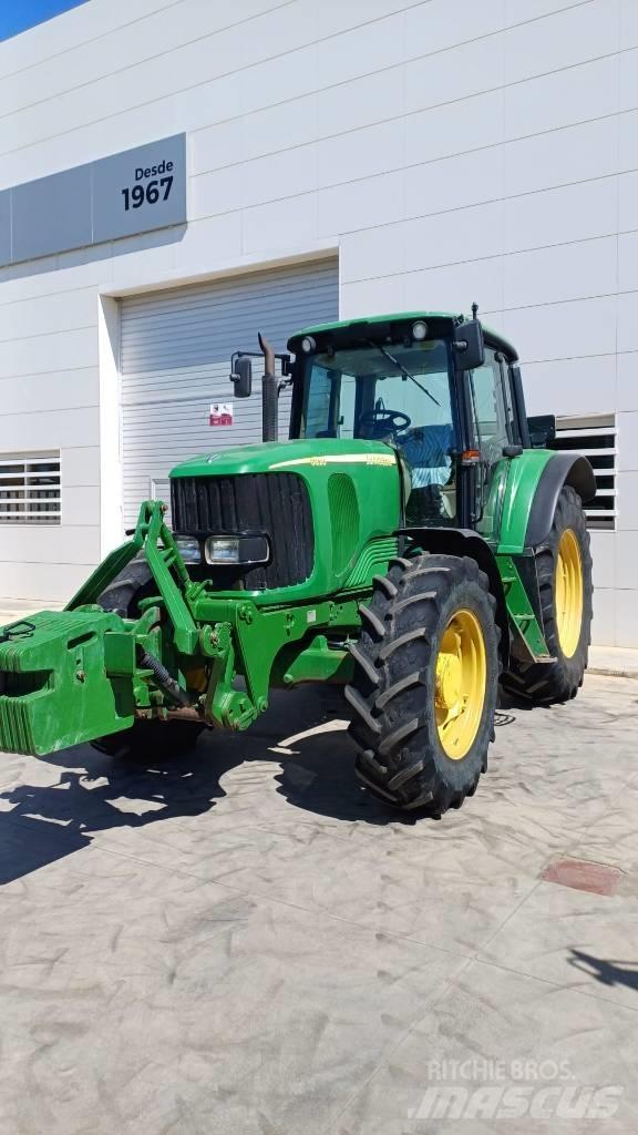 John Deere 6820 الجرارات