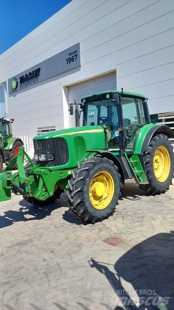 John Deere 6820 الجرارات