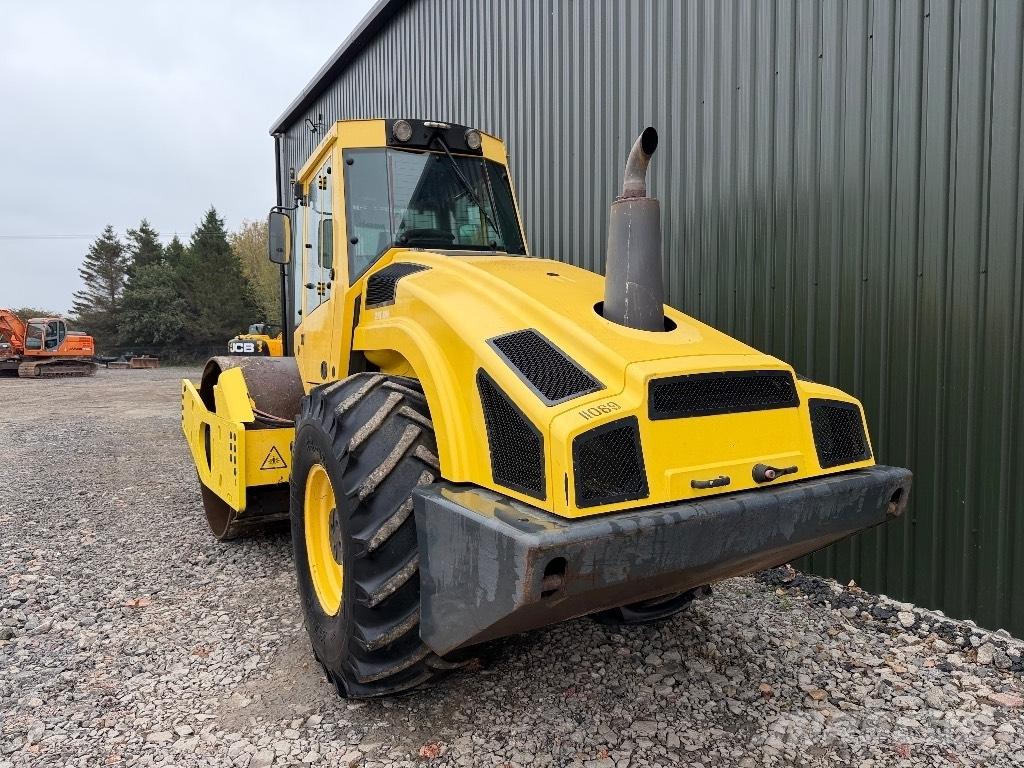 Bomag BW 213 D H-4 مداحل أحادية الأسطوانة