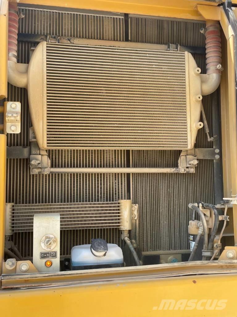 CAT 330 FLN حفارات زحافة
