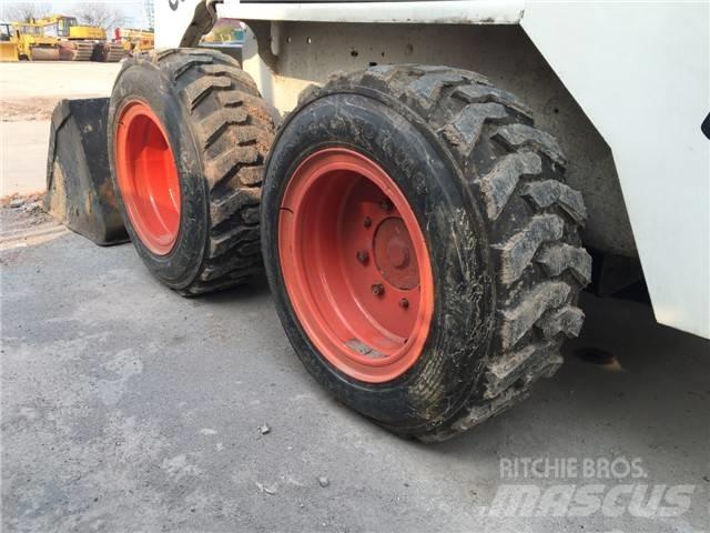 Bobcat S 130 لوادر انزلاقية التوجيه