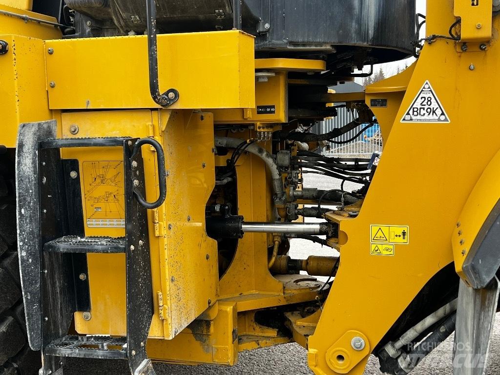 CAT 982 M لوادر بعجل