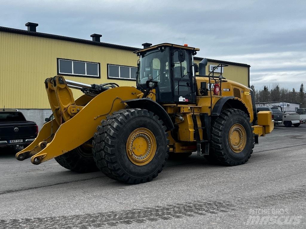 CAT 982 M لوادر بعجل