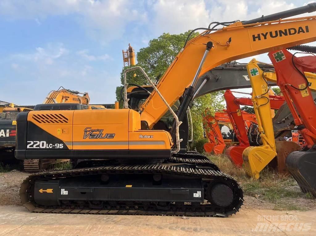 Hyundai R220LC-9S حفارات زحافة
