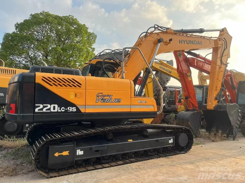 Hyundai R220LC-9S حفارات زحافة