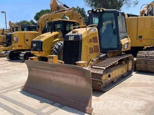 CAT D 4 K 2 XL بلدوزرات مجنزرة
