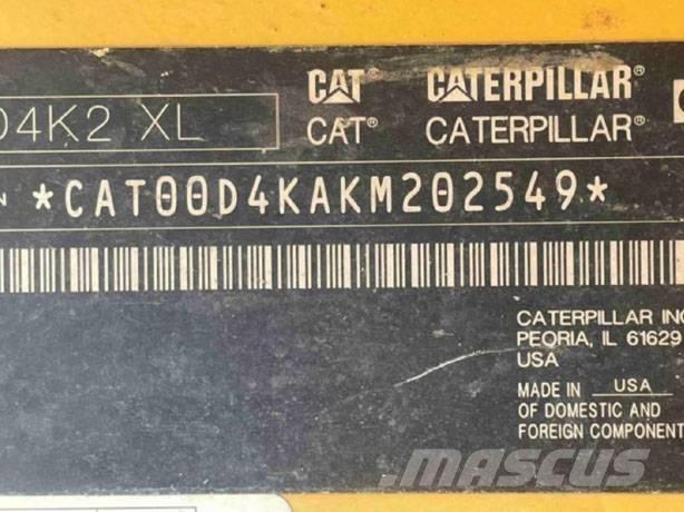 CAT D 4 K 2 XL بلدوزرات مجنزرة