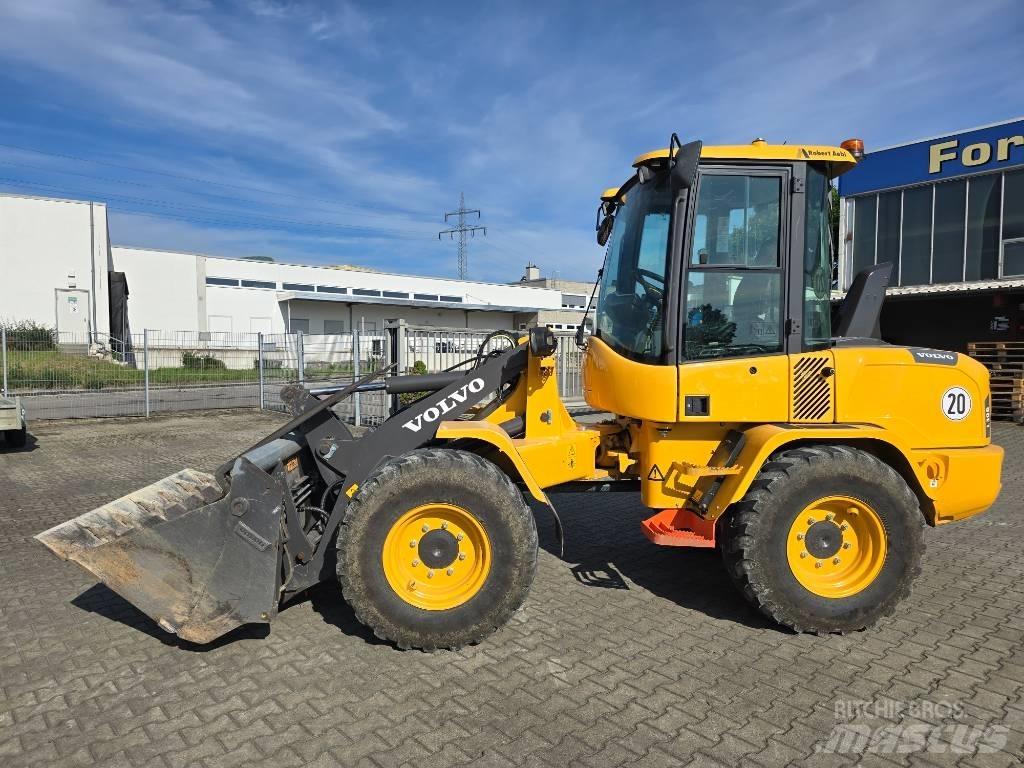 Volvo L 30 G لوادر بعجل