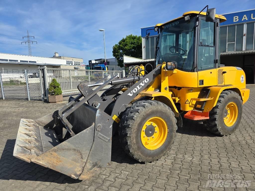 Volvo L 30 G لوادر بعجل