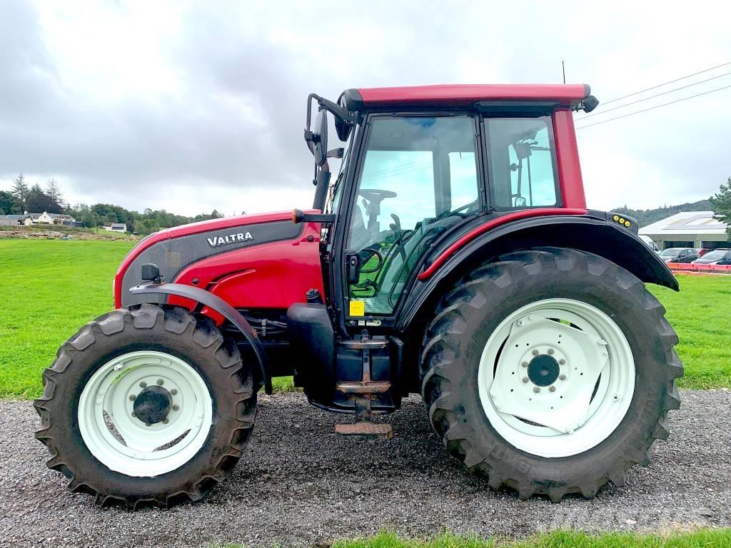 Valtra N101 Tractor جرارات التحريج