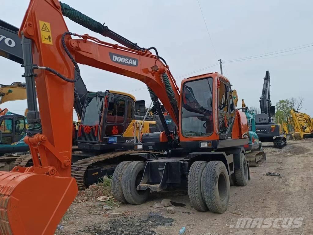 Doosan 150 W حفارات بعجل
