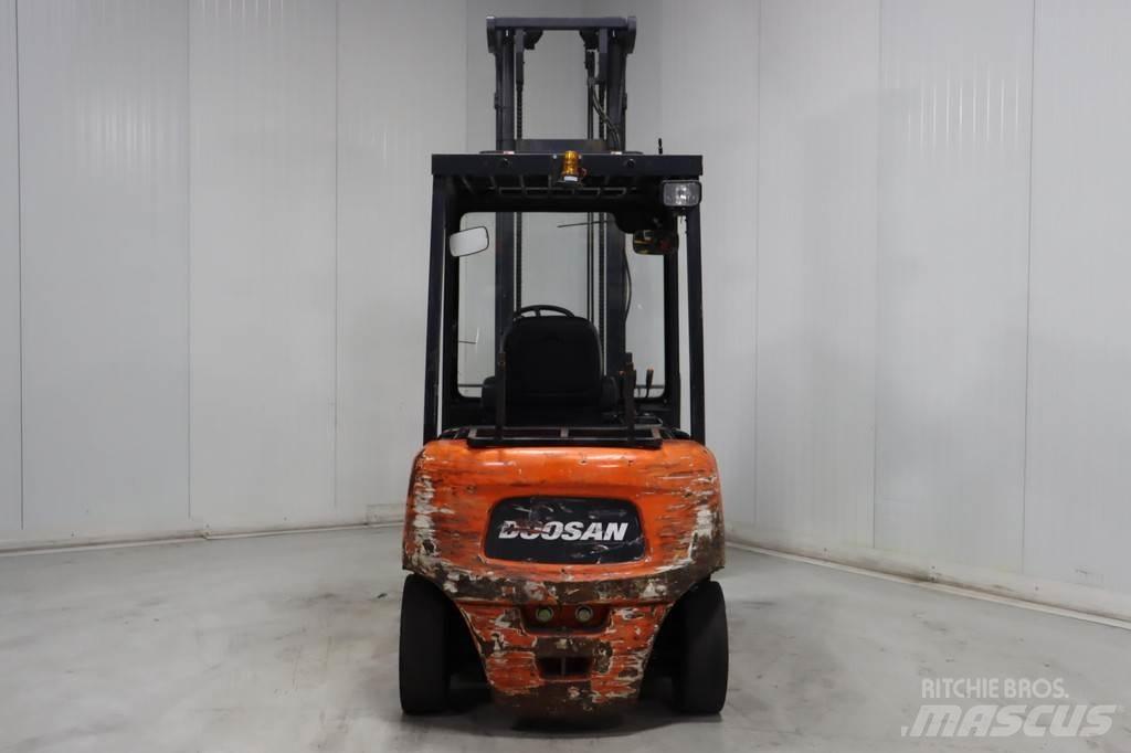 Doosan B45X-5 شاحنات ذات رافعات شوكية تعمل بالكهرباء