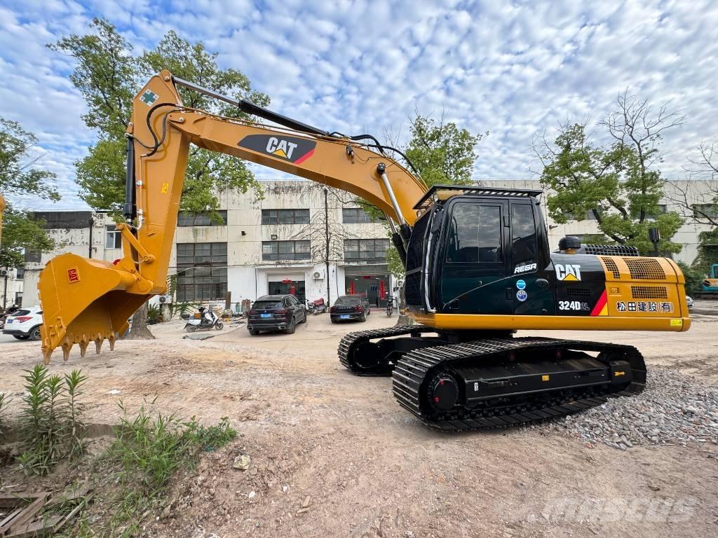 CAT 324 D حفارات زحافة
