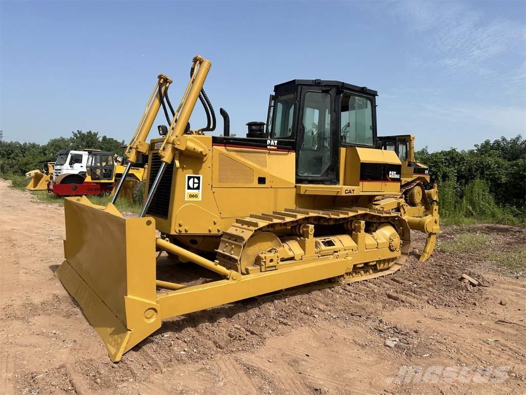 CAT D 6 G بلدوزرات مجنزرة