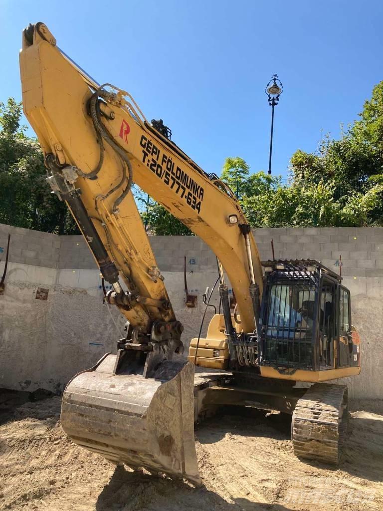 CAT 320 D L حفارات زحافة