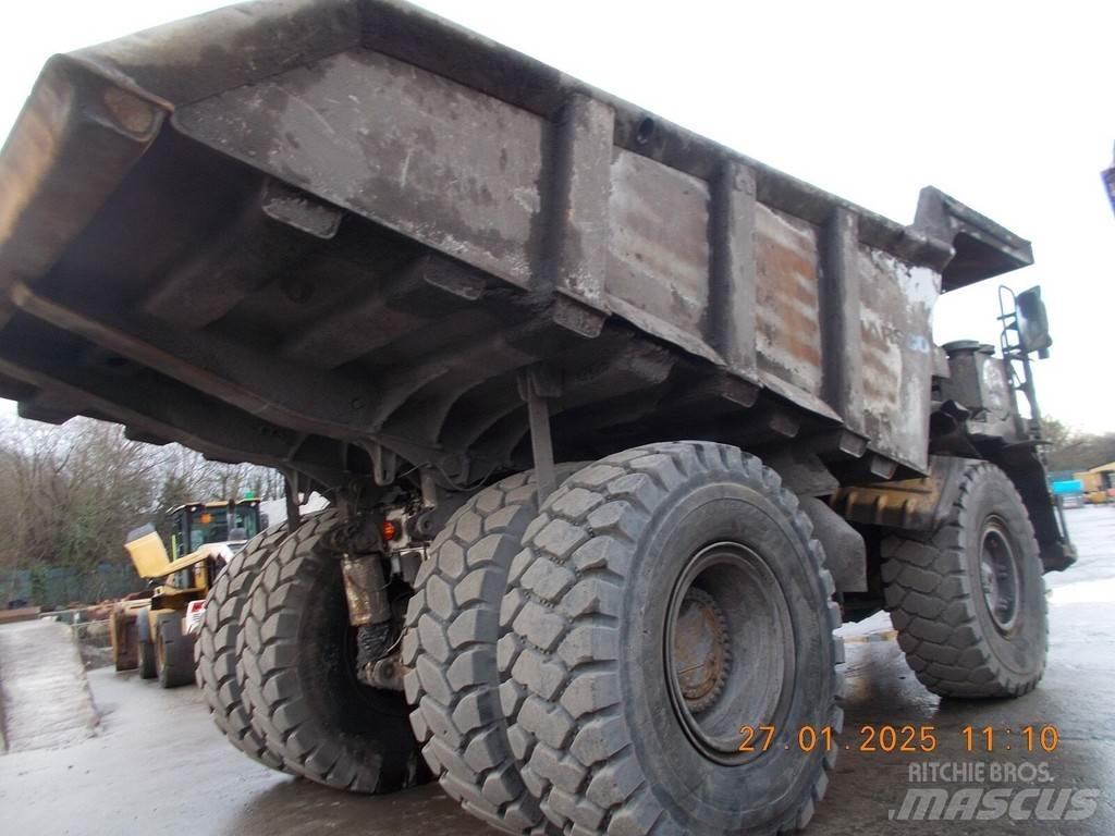 CAT 775G شاحنات المخلفات الصلبة