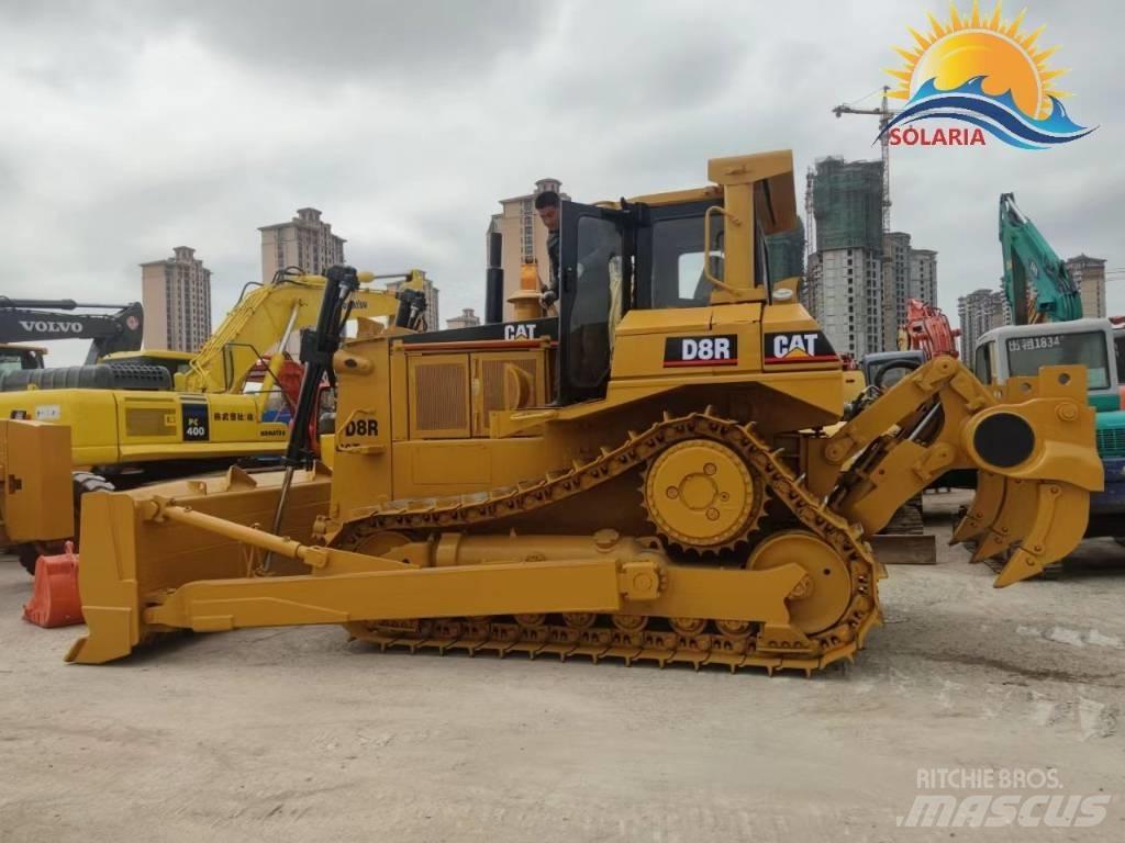CAT D 8 R بلدوزرات مجنزرة