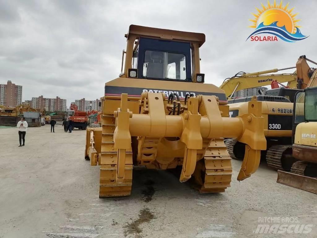 CAT D 8 R بلدوزرات مجنزرة